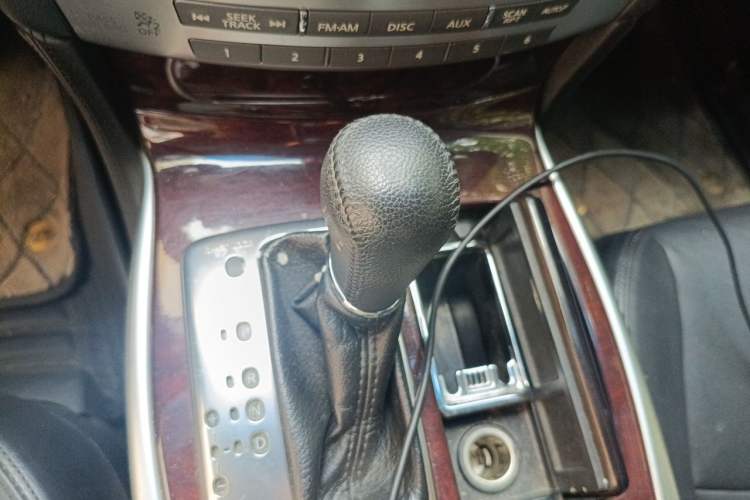 Used Infiniti Q70 2017 Q70L 2.5L Elite Edition Gear Lever