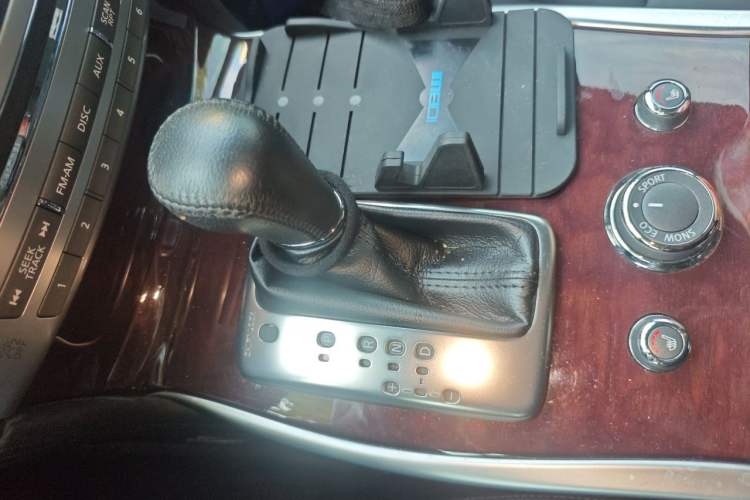 Used Infiniti Q70 2017 Q70L 2.5L Enjoyment Edition Gear Lever