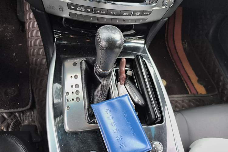 Used Infiniti Q70 2017 Q70L 2.5L Elite Edition Gear Lever