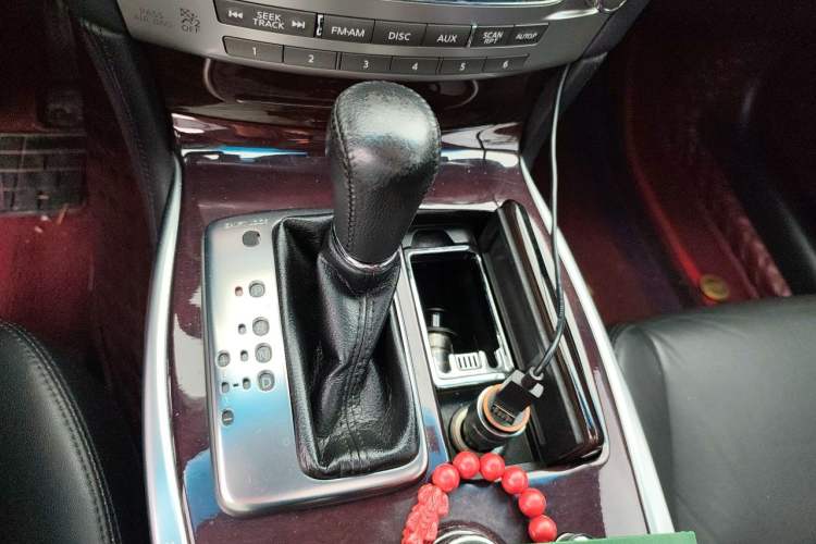 Used Infiniti Q70 2017 Q70L 2.5L Enjoyment Edition Gear Lever