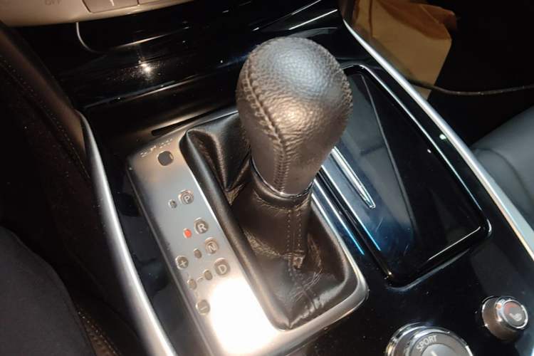 Used Infiniti Q70 2017 Q70L 2.5L Elite Edition Gear Lever