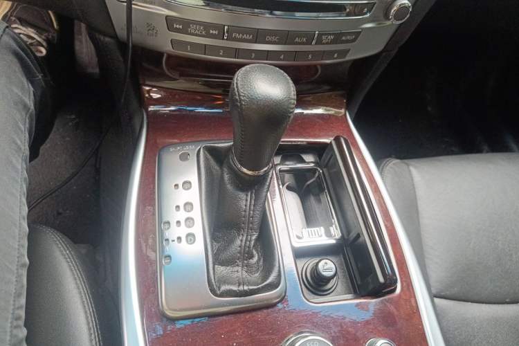 Used Infiniti Q70 2017 Q70L 2.5L Enjoyment Edition Gear Lever