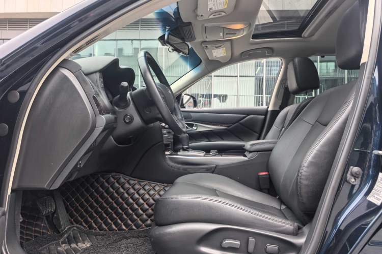 Used Infiniti Q70 2017 Q70L 2.5L Enjoyment Edition Interior 1