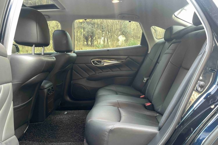 Used Infiniti Q70 2017 Q70L 2.5L Elite Edition Interior 1