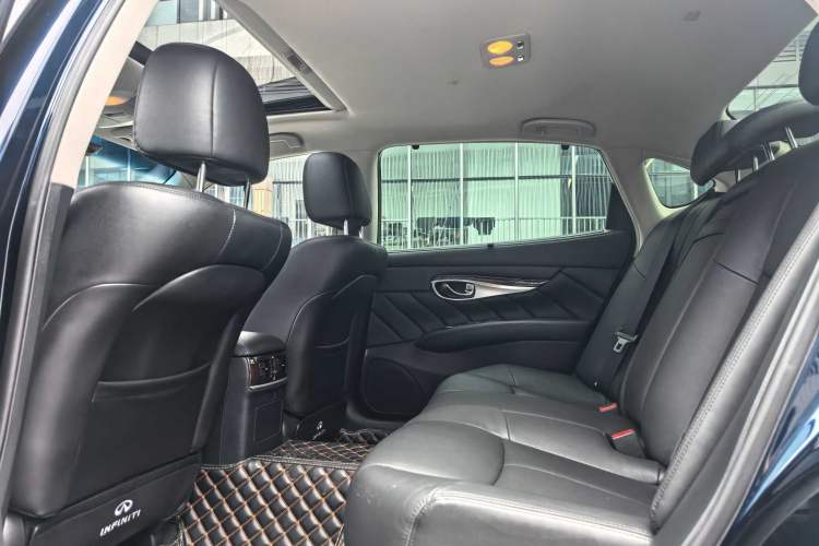 Used Infiniti Q70 2017 Q70L 2.5L Enjoyment Edition Interior 2