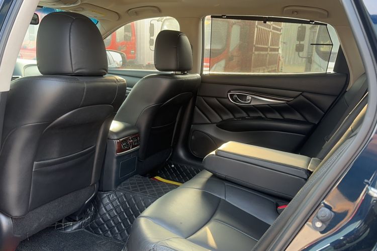 Used Infiniti Q70 2017 Q70L 2.5L Enjoyment Edition Interior 2