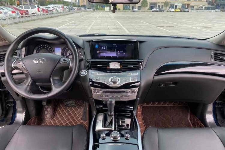 Used Infiniti Q70 2017 Q70L 2.5L Elite Edition Interior 3