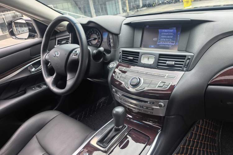 Used Infiniti Q70 2017 Q70L 2.5L Enjoyment Edition Interior 3