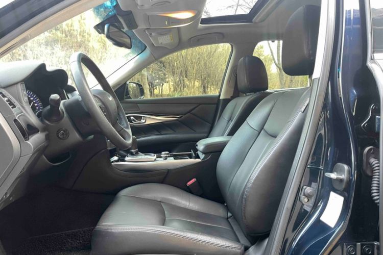 Used Infiniti Q70 2017 Q70L 2.5L Elite Edition Interior 3