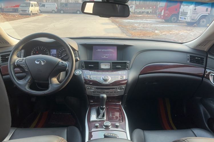 Used Infiniti Q70 2017 Q70L 2.5L Enjoyment Edition Interior 3
