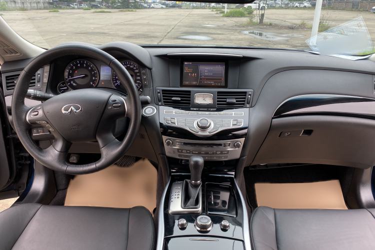 Used Infiniti Q70 2017 Q70L 2.5L Elite Edition Interior 3
