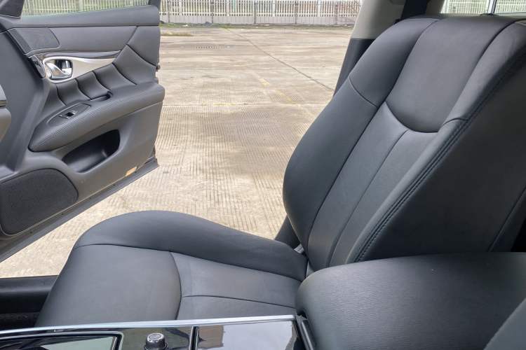 Used Infiniti Q70 2017 Q70L 2.5L Elite Edition Interior 4