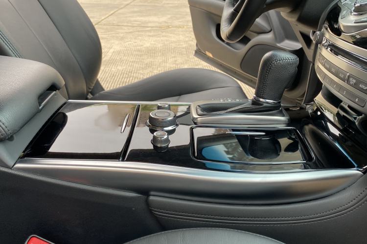 Used Infiniti Q70 2017 Q70L 2.5L Elite Edition Interior 7