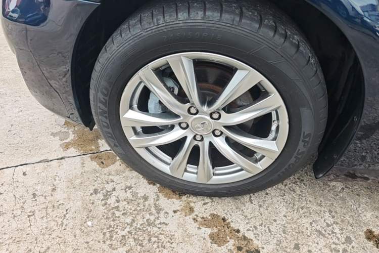 Used Infiniti Q70 2017 Q70L 2.5L Elite Edition Left Front Wheel Hub