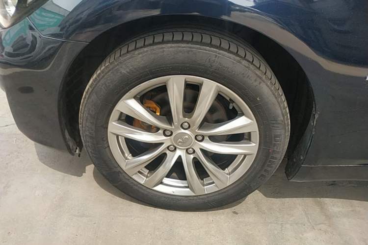 Used Infiniti Q70 2017 Q70L 2.5L Elite Edition Left Front Wheel Hub