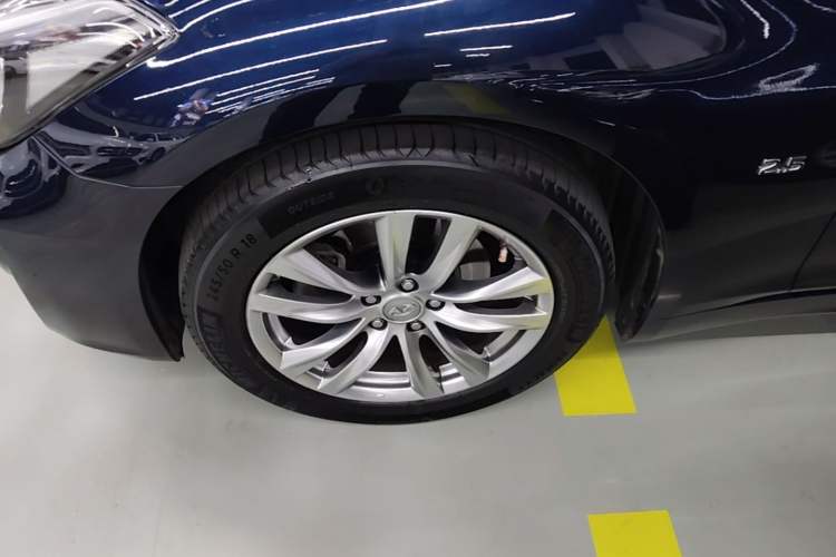 Used Infiniti Q70 2017 Q70L 2.5L Elite Edition Left Front Wheel Hub