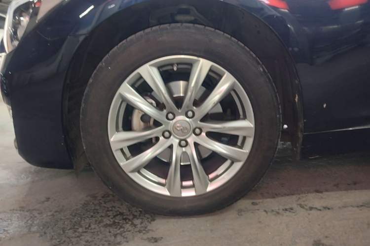 Used Infiniti Q70 2017 Q70L 2.5L Elite Edition Left Front Wheel Hub