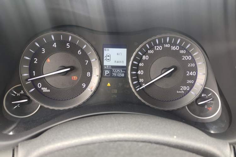 Used Infiniti Q70 2017 Q70L 2.5L Elite Edition Odometer Close Up