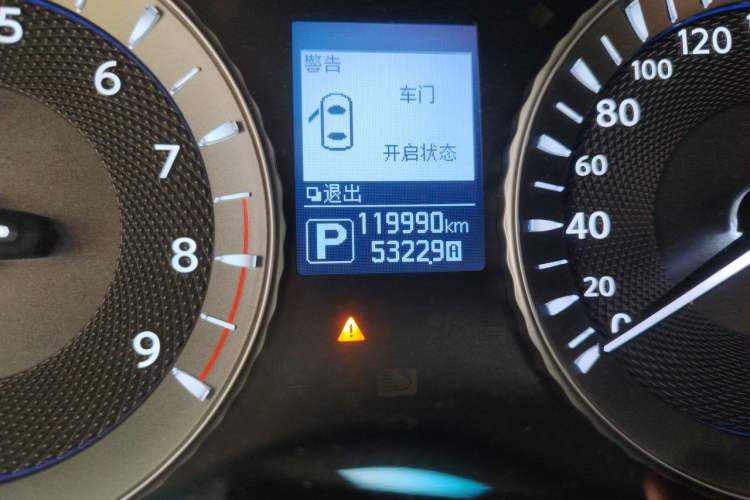 Used Infiniti Q70 2017 Q70L 2.5L Elite Edition Odometer Close Up