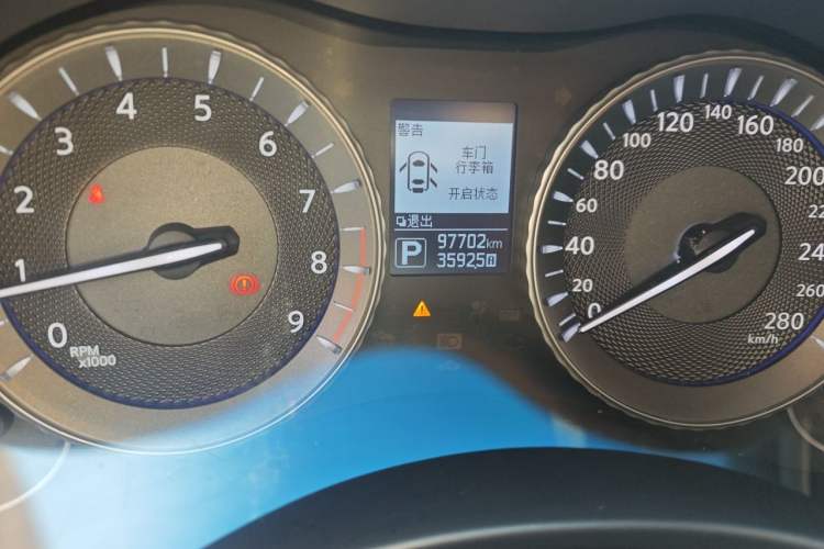Used Infiniti Q70 2017 Q70L 2.5L Enjoyment Edition Odometer Close Up