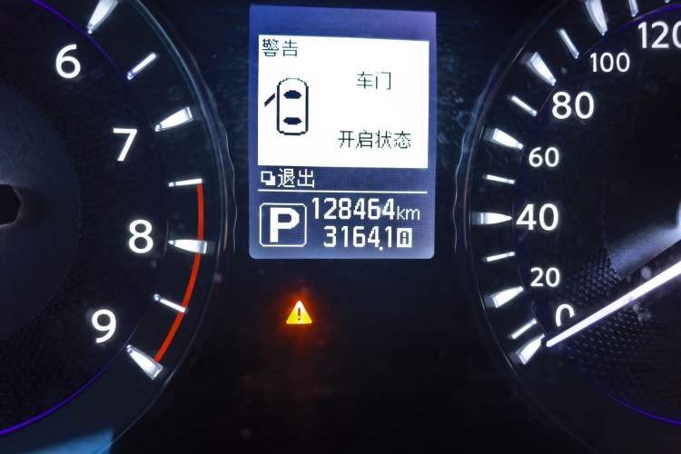 Used Infiniti Q70 2017 Q70L 2.5L Elite Edition Odometer Close Up