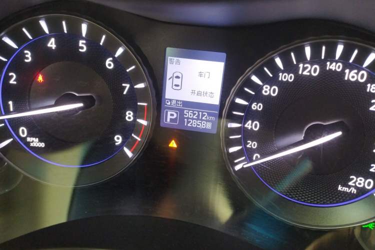 Used Infiniti Q70 2017 Q70L 2.5L Enjoyment Edition Odometer Close Up