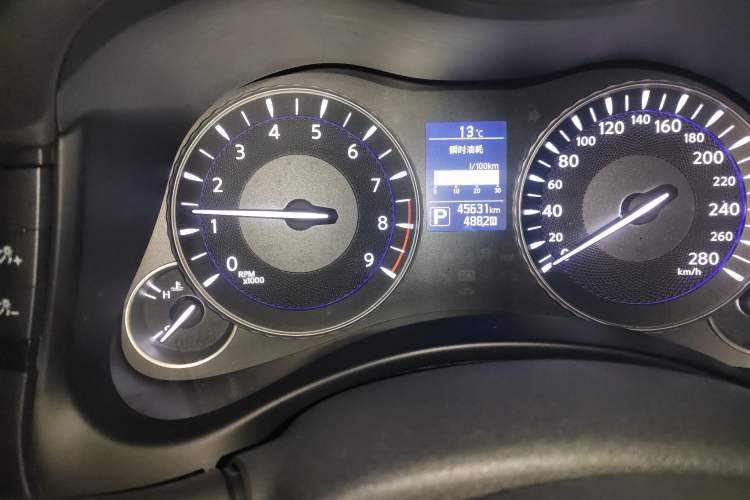 Used Infiniti Q70 2017 Q70L 2.5L Elite Edition Odometer Close Up