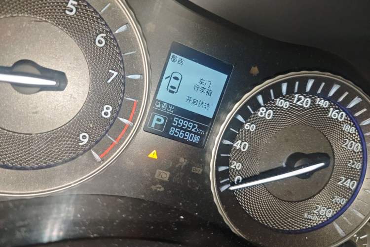 Used Infiniti Q70 2017 Q70L 2.5L Elite Edition Odometer Close Up