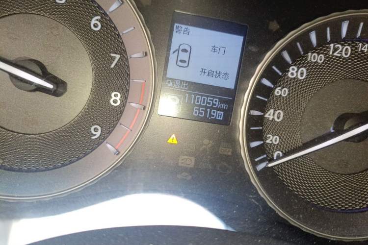 Used Infiniti Q70 2017 Q70L 2.5L Elite Edition Odometer Close Up