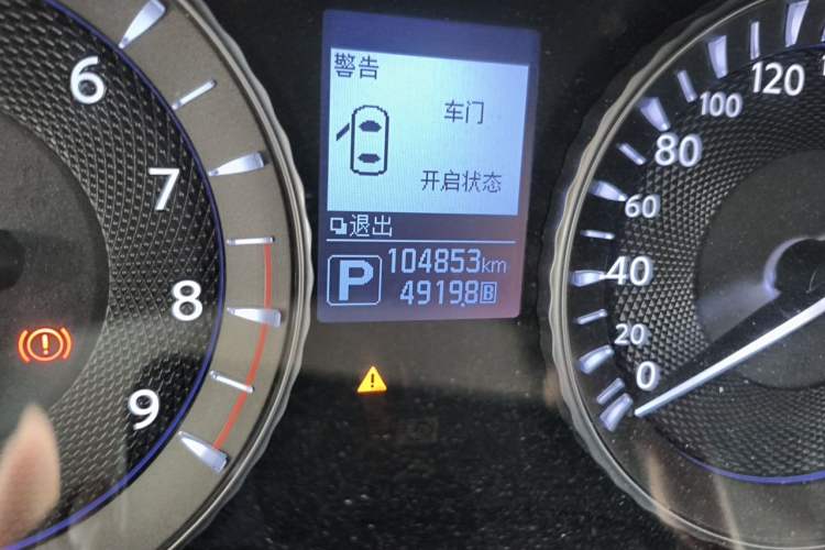Used Infiniti Q70 2017 Q70L 2.5L Elite Edition Odometer Close Up