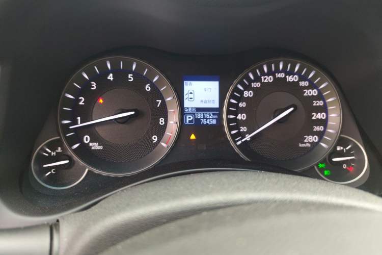 Used Infiniti Q70 2017 Q70L 2.5L Enjoyment Edition Odometer Close Up
