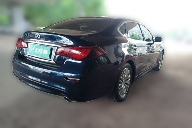 Used Infiniti Q70 2017 Q70L 2.5L Luxury Edition Rear Right 45 Deg