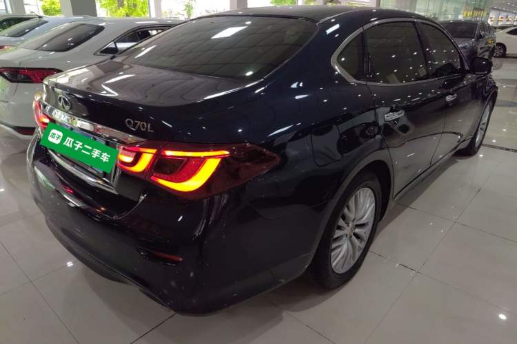 Used Infiniti Q70 2017 Q70L 2.5L Elite Edition Rear Right 45 Deg