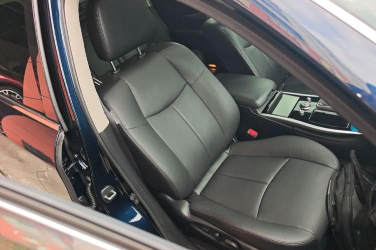 Used Infiniti Q70 2017 Q70L 2.5L Elite Edition Right Front Seat