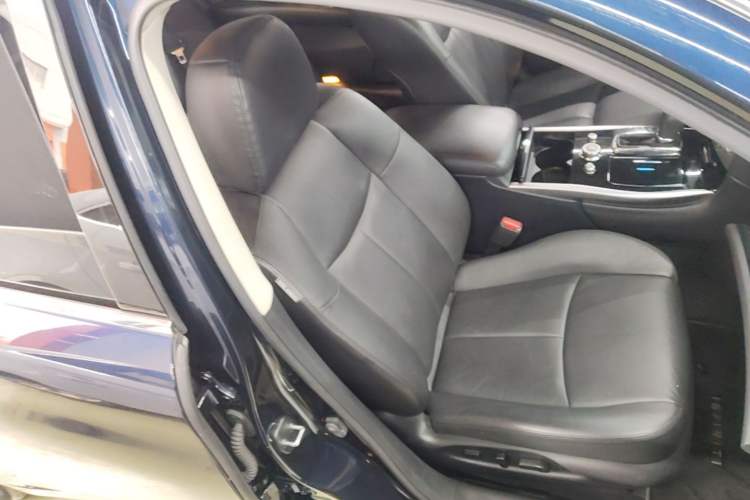 Used Infiniti Q70 2017 Q70L 2.5L Elite Edition Right Front Seat