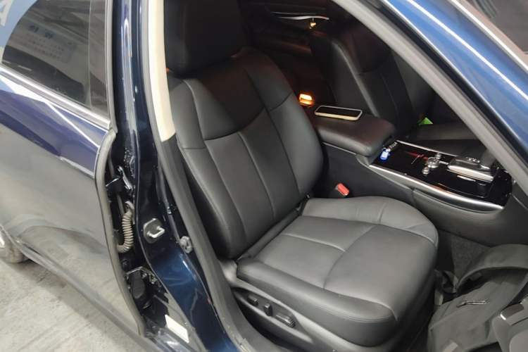 Used Infiniti Q70 2017 Q70L 2.5L Elite Edition Right Front Seat