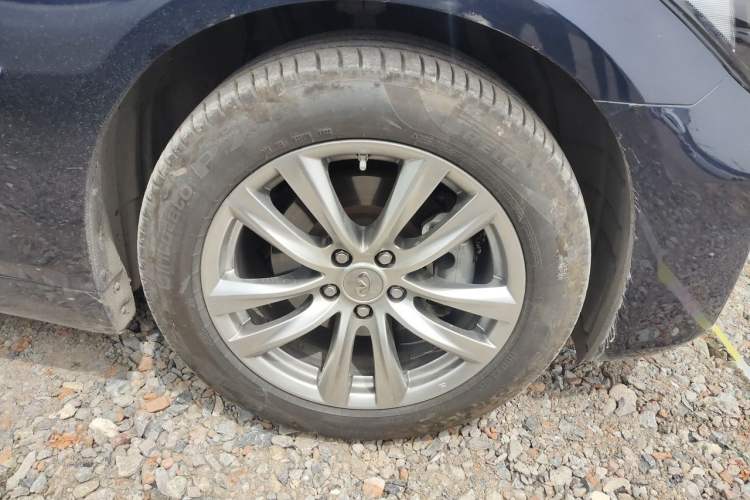 Used Infiniti Q70 2017 Q70L 2.5L Elite Edition Right Front Wheel Hub