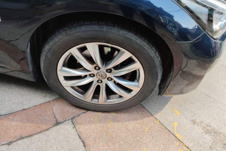Used Infiniti Q70 2017 Q70L 2.5L Elite Edition Right Front Wheel Hub
