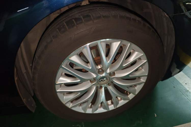 Used Infiniti Q70 2017 Q70L 2.5L Enjoyment Edition Right Front Wheel Hub