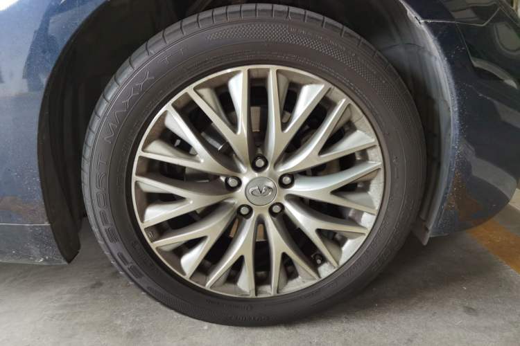 Used Infiniti Q70 2017 Q70L 2.5L Enjoyment Edition Right Front Wheel Hub