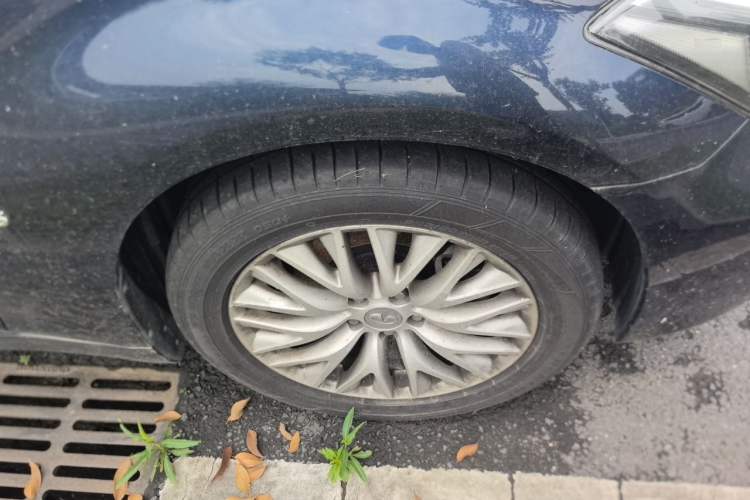 Used Infiniti Q70 2017 Q70L 2.5L Luxury Edition Right Front Wheel Hub