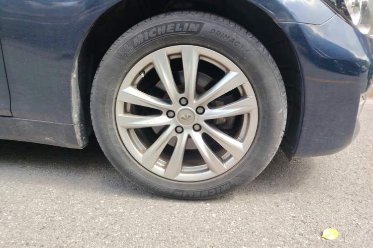 Used Infiniti Q70 2017 Q70L 2.5L Elite Edition Right Front Wheel Hub