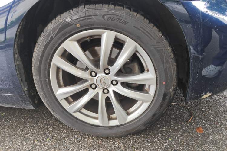 Used Infiniti Q70 2017 Q70L 2.5L Elite Edition Right Front Wheel Hub
