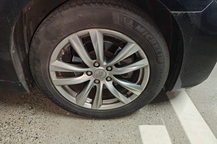 Used Infiniti Q70 2017 Q70L 2.5L Elite Edition Right Front Wheel Hub