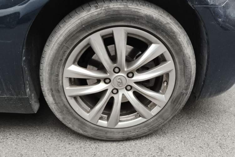 Used Infiniti Q70 2017 Q70L 2.5L Elite Edition Right Front Wheel Hub