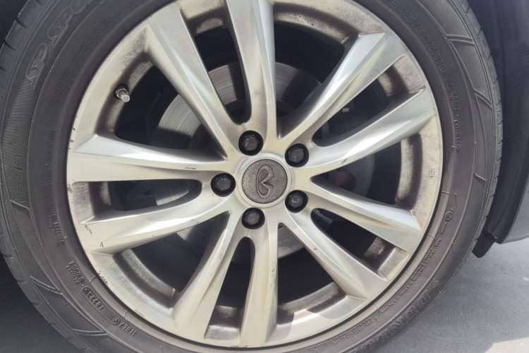 Used Infiniti Q70 2017 Q70L 2.5L Elite Edition Right Front Wheel Hub
