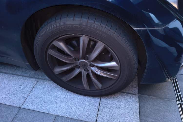 Used Infiniti Q70 2017 Q70L 2.5L Elite Edition Right Front Wheel Hub