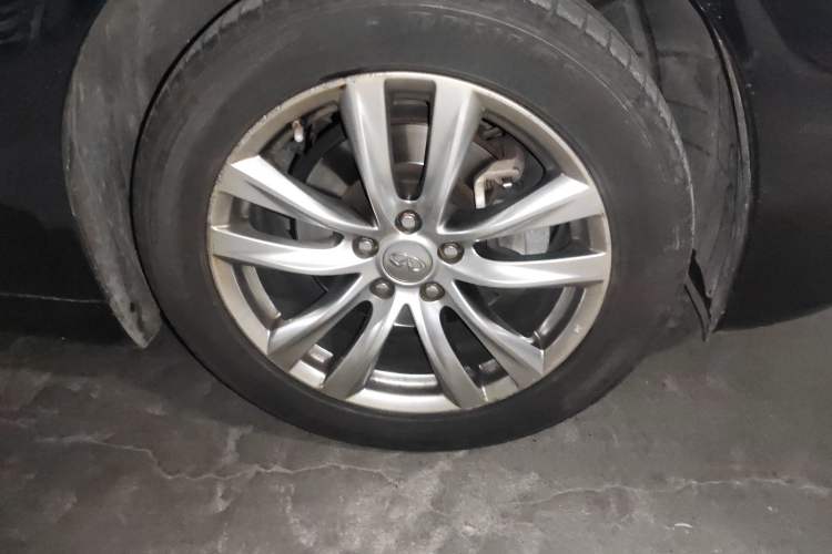 Used Infiniti Q70 2017 Q70L 2.5L Elite Edition Right Front Wheel Hub