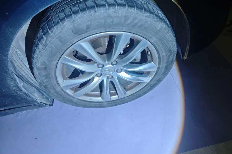 Used Infiniti Q70 2017 Q70L 2.5L Elite Edition Right Front Wheel Hub