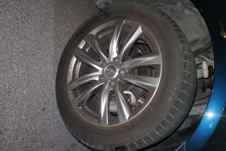 Used Infiniti Q70 2017 Q70L 2.5L Elite Edition Right Front Wheel Hub